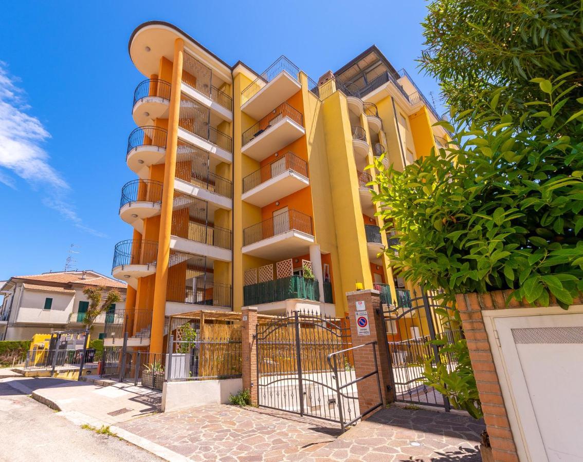 Residence Palazzo Sayonara Tortoreto Εξωτερικό φωτογραφία